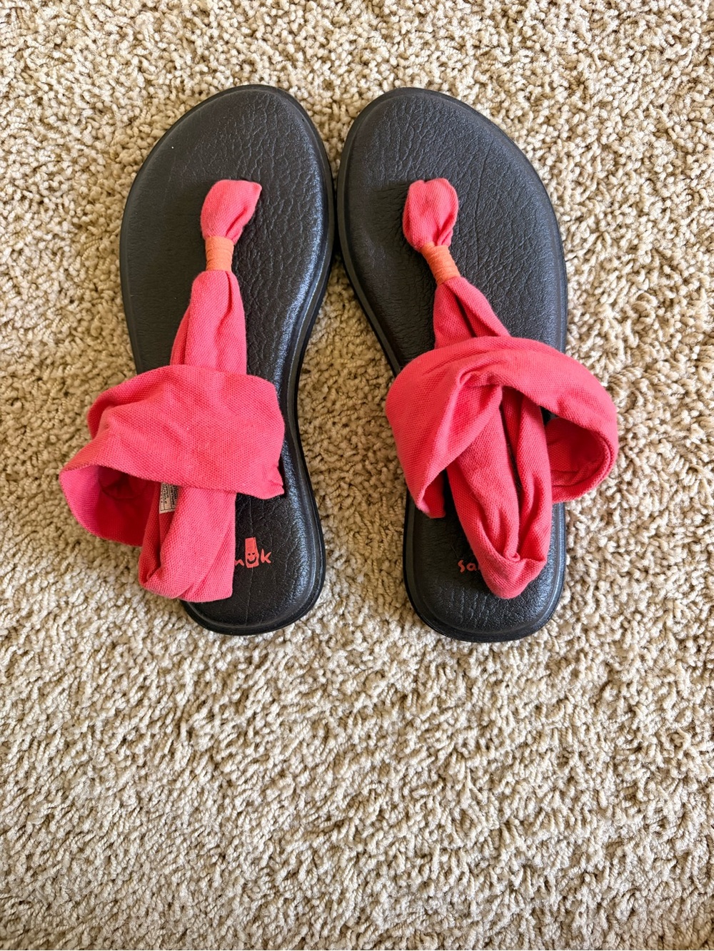 Sanuk Black Footbed Sandals with Pink Fabric Knots